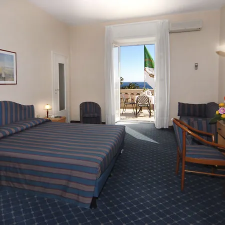 מלון Europa Palace 5*